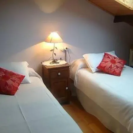House - 5 Bedrooms - 7486